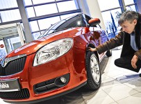 Девальвация рубля помогла продажам машин в октябре