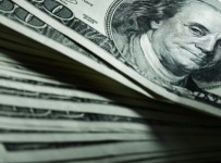 Доллар закрепился на отметку выше 50 рублей