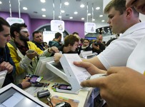 Покупатели со всего мира устремились в российские магазины
