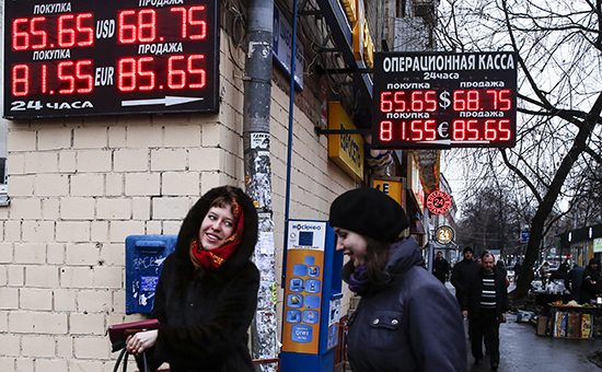 Рубль резко укрепился к евро и доллару