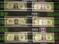 ЦБ продал валюты $700 млн в понедельник