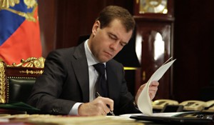 Медведев подписал распоряжение о докапитализации ВТБ на 100 млрд рублей из средств ФНБ