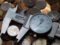 Против рубля работает вся система госуправления