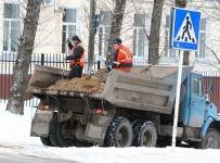 Смоленского управдома подвели фальшивые документы о покупке песка для посыпки улиц