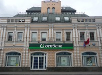 Держатели депозитов спешно забирают свои деньги из российского отделения венгерского банка