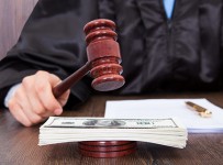 Суд 5 мая рассмотрит жалобу Гительсона на взыскание долгов Инкасбанка