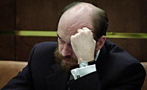 Суд запретил Сергею Пугачеву покидать Англию и обязал сдать паспорта  Подробнее на РБК: http://top.rbc.ru/finances/11/03/2015/54ff92589a794780bc01b70d