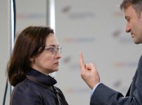 Подсчеты Сбербанка (президент Герман Греф справа) не переубедили Центробанк (слева председатель Эльвира Набиуллина)