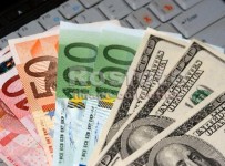 Власти Греции рекомендуют туристам запастись наличными