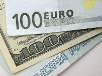 Рубль укрепился к евро и незначительно ослаб к доллару на открытии биржевых торгов