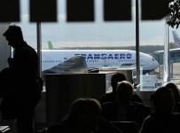 Банки фиксируют убытки от "Трансаэро" // Часть кредиторов готова ее банкротить