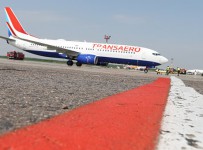 "Трансаэро" повисла в воздухе // Чиновники обещают авиакомпании банкротство
