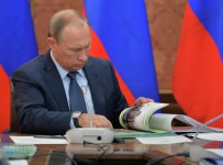 Путин поручил обсудить с МВФ помощь Украине для выплаты России $3 млрд