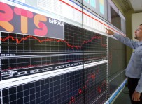 Российский рынок акций снижается на фоне падения нефтяных котировок