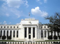 ФРС США отказалась от права "спасать" крупные компании от банкротства