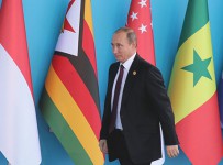 Президент России Владимир Путин во время встречи глав государств - участников "Группы двадцати"