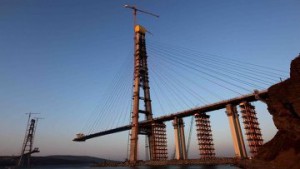 Управляющий "Мостовика" просит увеличить вознаграждение с 30 до 250 тыс руб