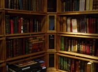 Фирма банкротит крупнейший книжный магазин Санкт-Петербурга