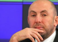Кехман оспорил долг перед "Райффайзенбанком" в 425 млн руб