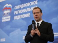 Медведев признал, что резкое увеличение пенсий может "уничтожить бюджет" и пустить "Россию по миру"