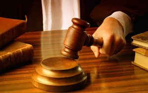 Суд взыскал неуплаченные налоги с директора организации без признания её банкротом