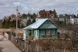 Должников заставят избавиться от лишних метров