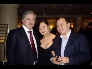 Михаил Медведев (справа)