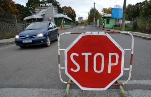 stop700
