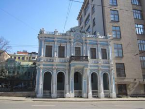 Александр Долгин продает особняк у Лубянки