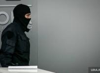 Сотрудники ФСБ якобы контролируют в банках денежные потоки и получают с них процент