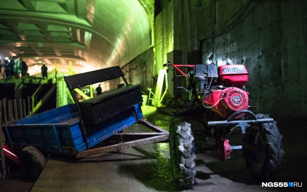 В тоннелях стоит сельскохозяйственная техника