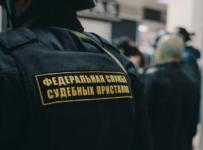 Должен несколько миллиардов