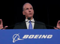 Генеральный директор Boeing Деннис Мюленбург
