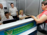 Названо число потенциально невыездных из-за долгов россиян