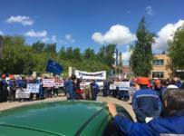 «Спасите нас!» - рабочие «КамгэсЗЯБ» вышли с плакатами с призывами помочь