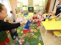 Безработных родителей предложили освободить от платы за детские сады