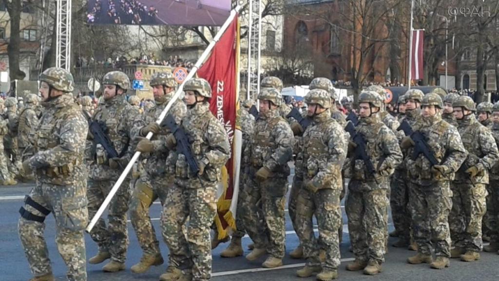 Латвийские нацгвардейцы на параде в Риге