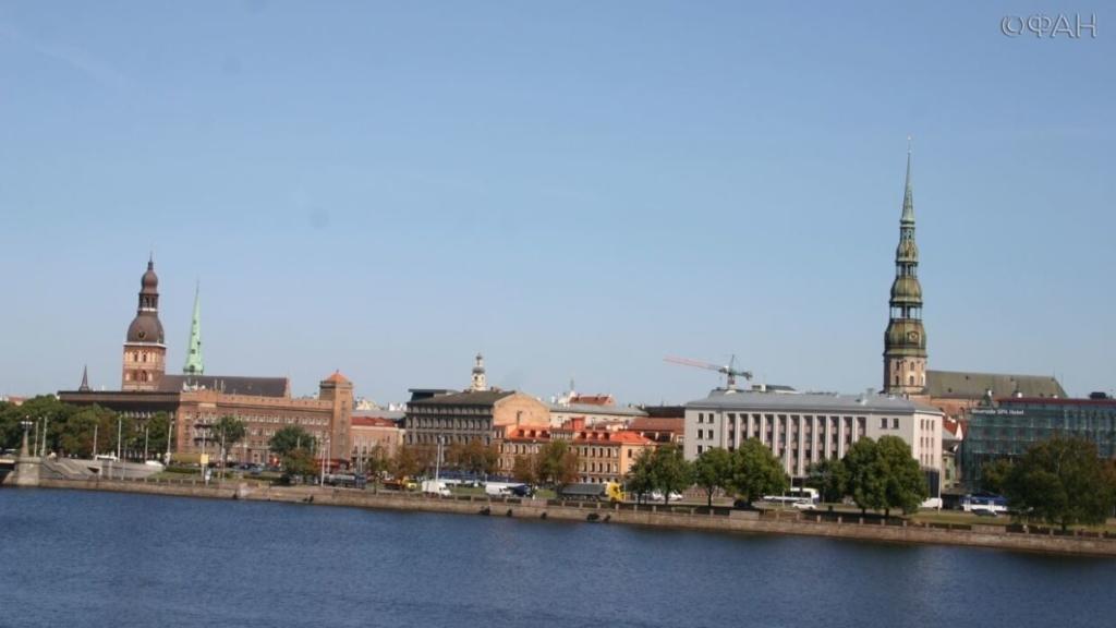 Панорама Риги с левого берега Даугавы