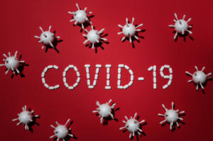 COVID-19: Европа начинает смягчать ограничения международного туризма