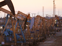 североамериканские нефтяные компании сокращают добычу