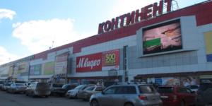 Торговцы одеждой и обувью, угрожая митингом, требуют разрешить работать восьми торговым центрам Омска