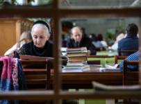 пенсии россиянам увеличат за счёт конфискованных денег