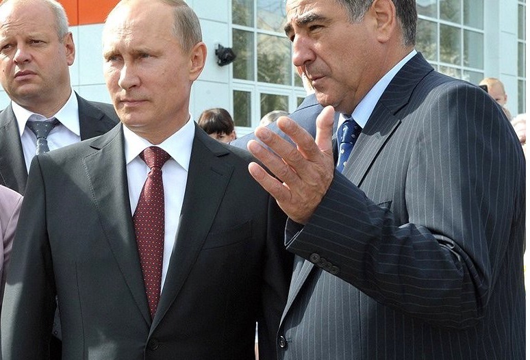 Олег Богомолов (на фото справа) был губернатором Курганской области 17 лет
