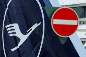 Главный авиаперевозчик ФРГ объявил о сокращениях сотрудников и авиапарка