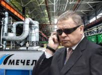 "Зомби" из "Мечела" с протянутой рукой