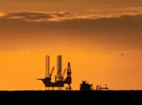 Нефтяники США не могут удержать сланцевую нефть от падения в цене