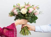 Вручение букетов с доставкой