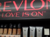 производитель косметики revlon подал заявление о банкротстве