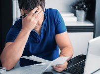 Россиянам разрешат списывать до 1 млн рублей долгов: как изменятся условия внесудебного банкротства
