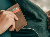 Число корпоративных банкротств упало почти вполовину